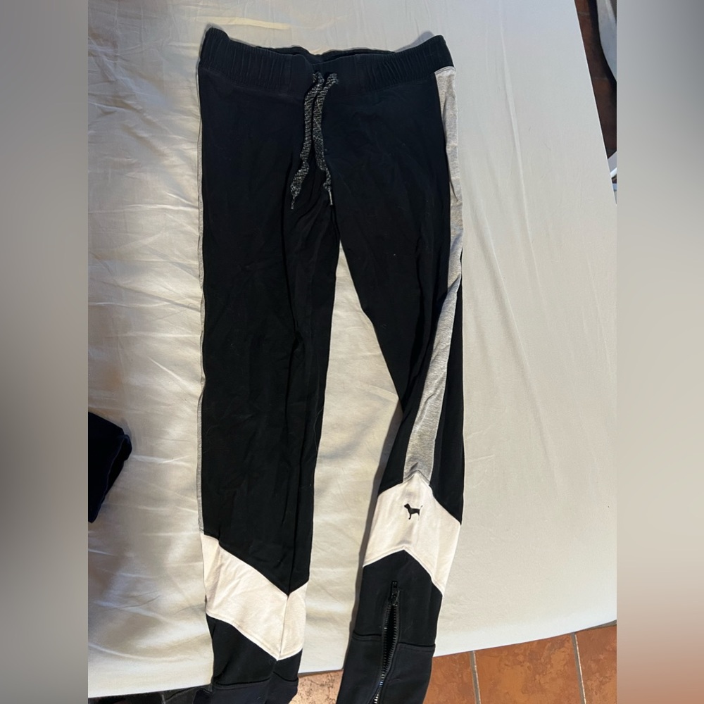 Victoria’s Secret Pink leggings